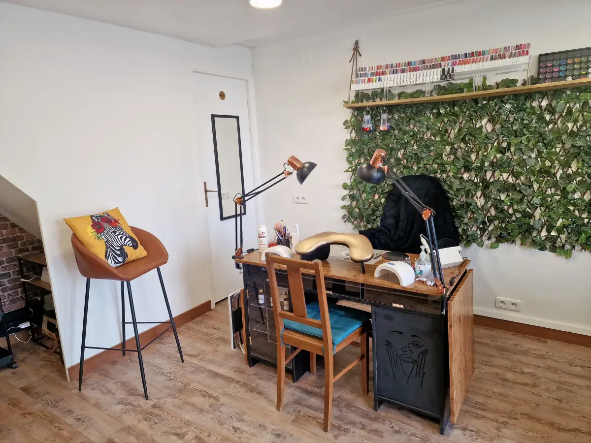 Espace onglerie du salon